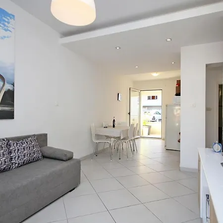 Apartment Drage